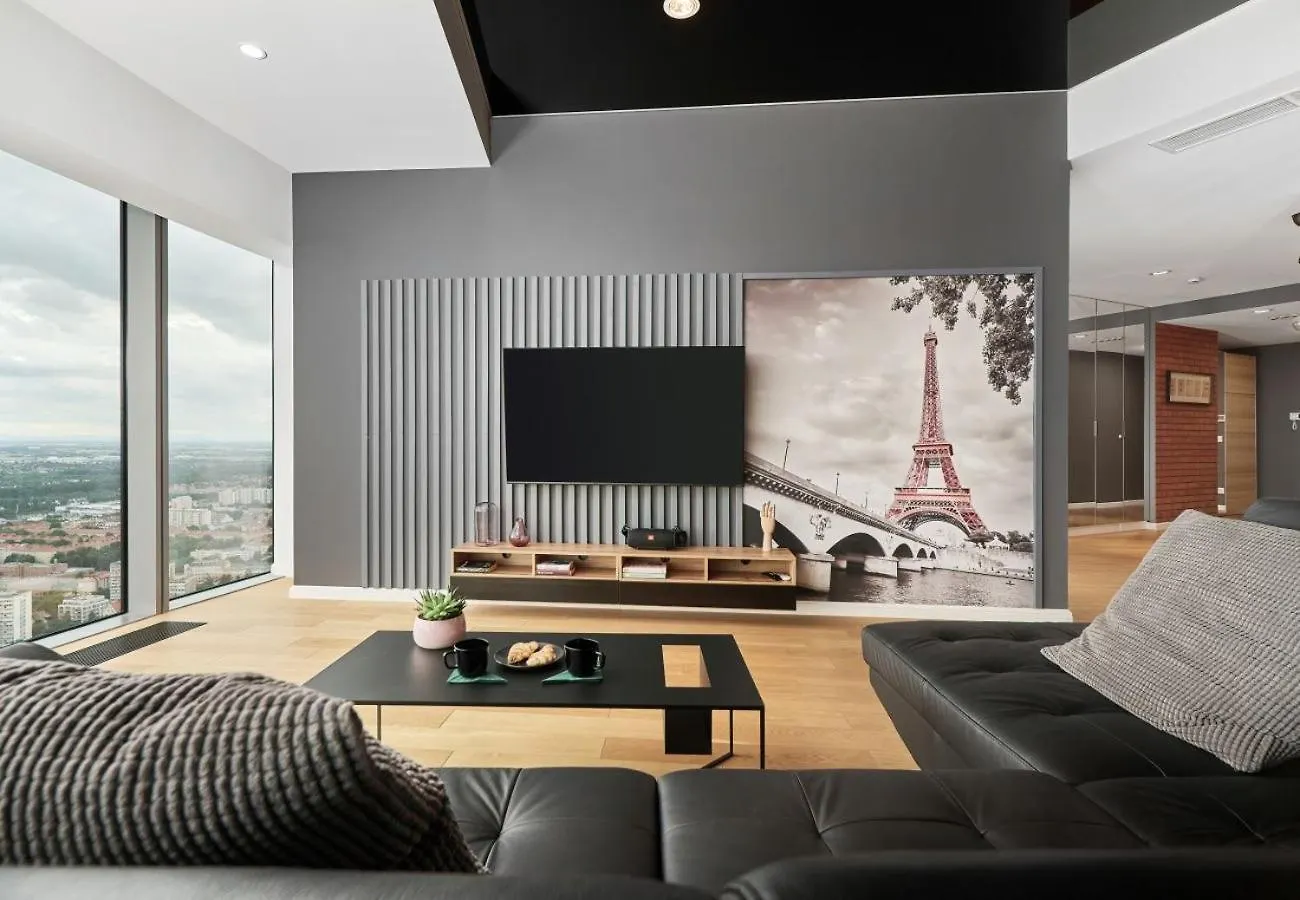 30Th+ Floor Apartments In Sky Tower Vratislav Polsko