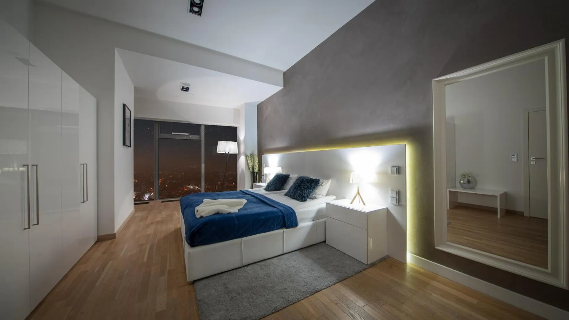 30Th+ Floor Apartments In Sky Tower فروتسواف