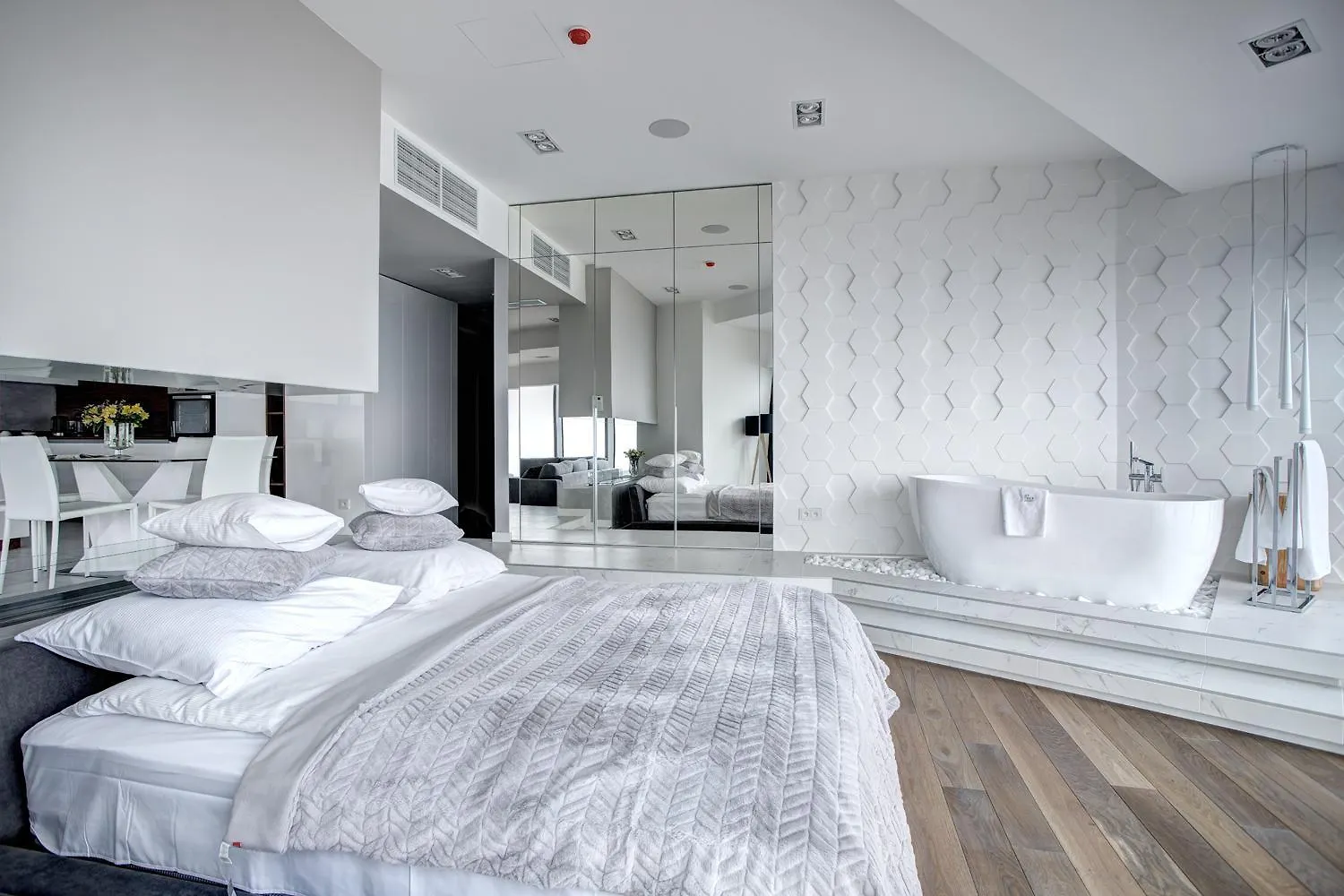 30Th+ Floor Apartments In Sky Tower فروتسواف 0*,  بولندا
