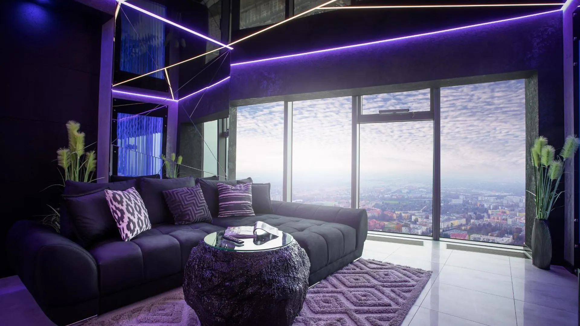 30Th+ Floor Apartments In Sky Tower Vratislav