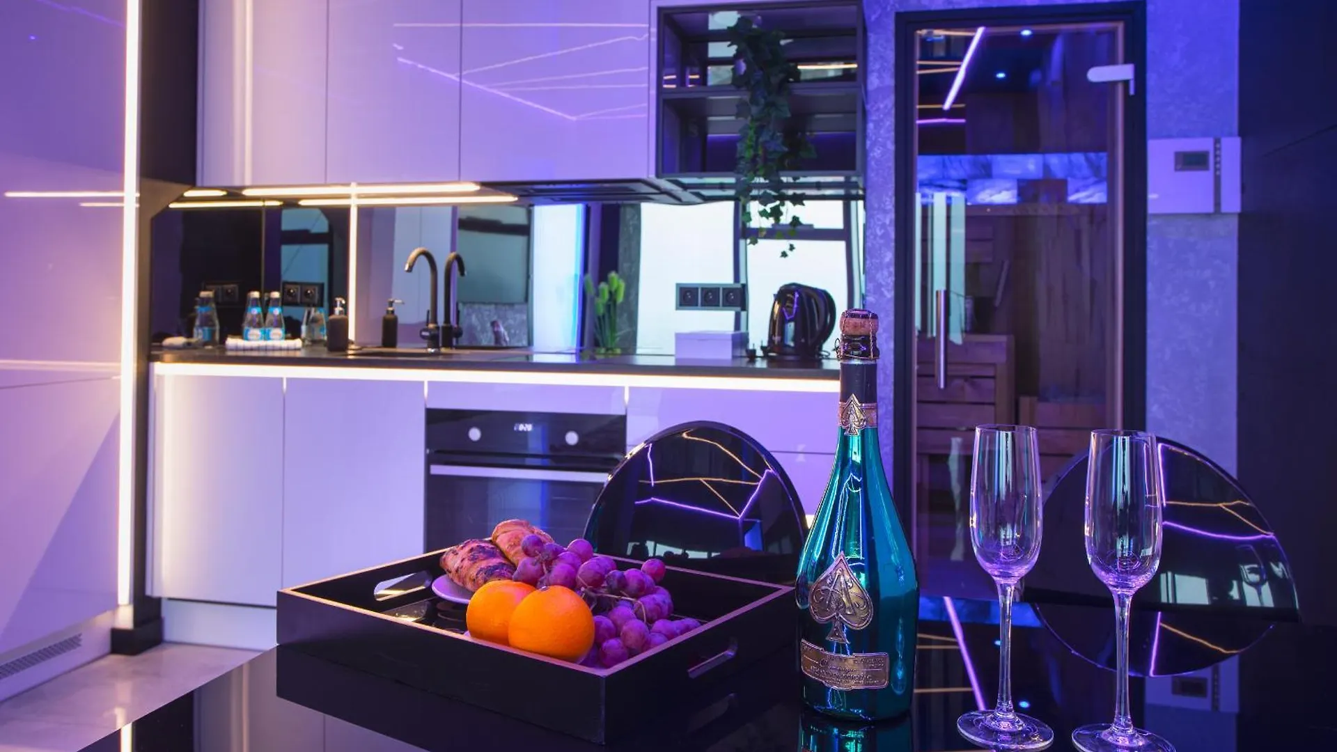 30Th+ Floor Apartments In Sky Tower Vratislav Polsko