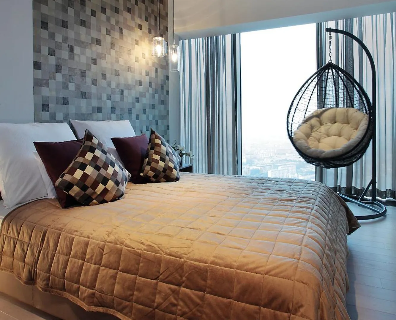 30Th+ Floor Apartments In Sky Tower Vratislav