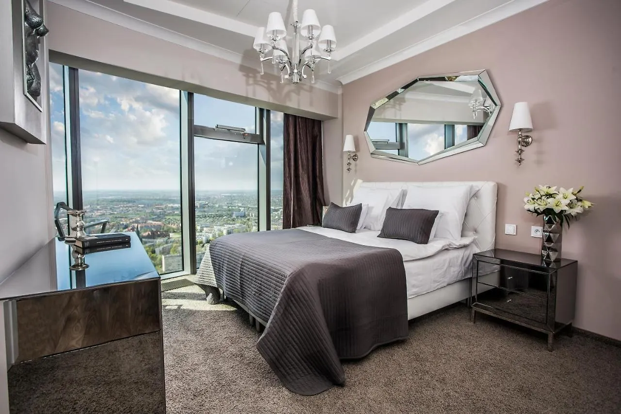 30Th+ Floor Apartments In Sky Tower Вроцлав 0*,