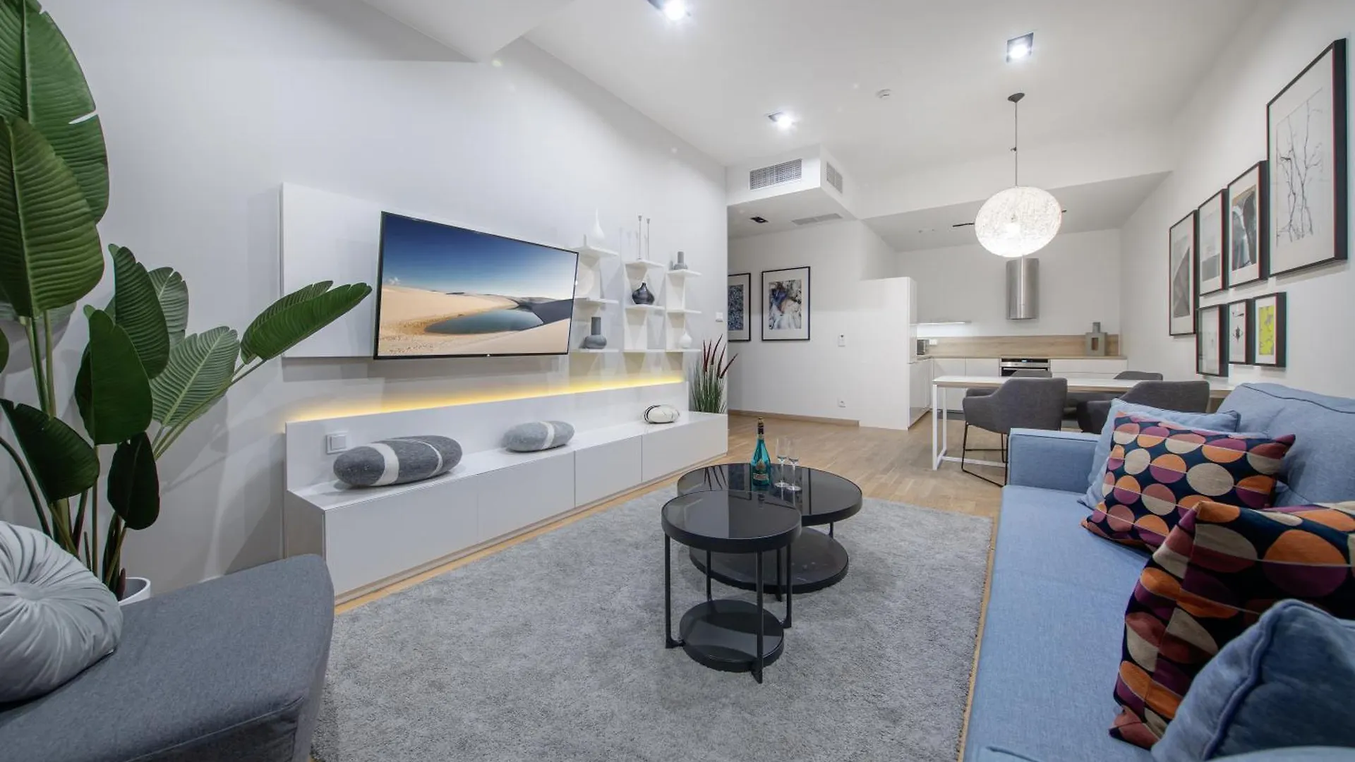 30Th+ Floor Apartments In Sky Tower Вроцлав Польша