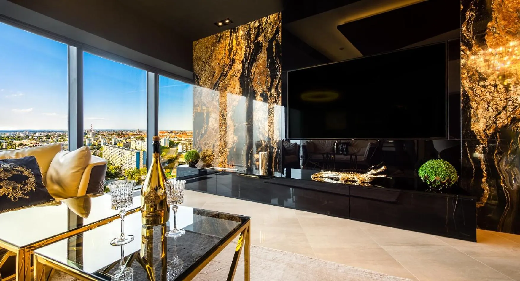 30Th+ Floor Apartments In Sky Tower Вроцлав