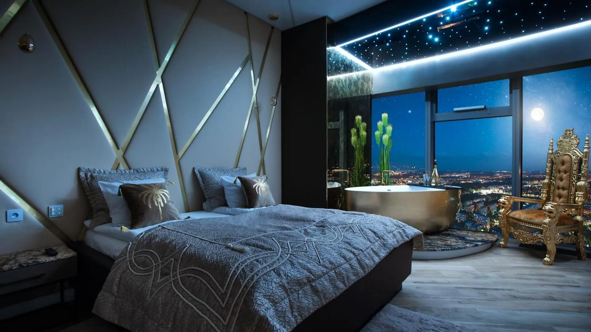 30Th+ Floor Apartments In Sky Tower Вроцлав 0*,