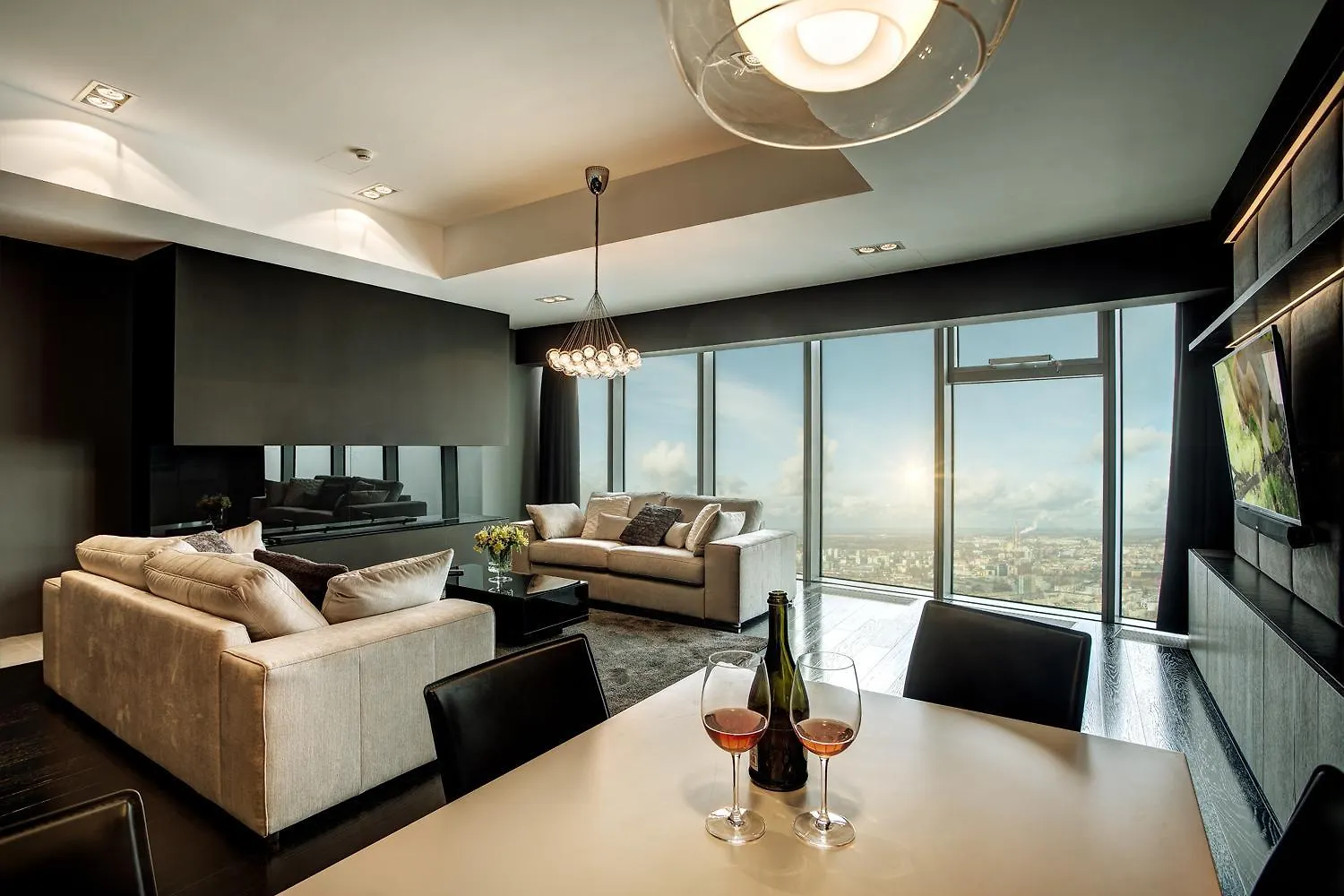 30Th+ Floor Apartments In Sky Tower Вроцлав 0*,