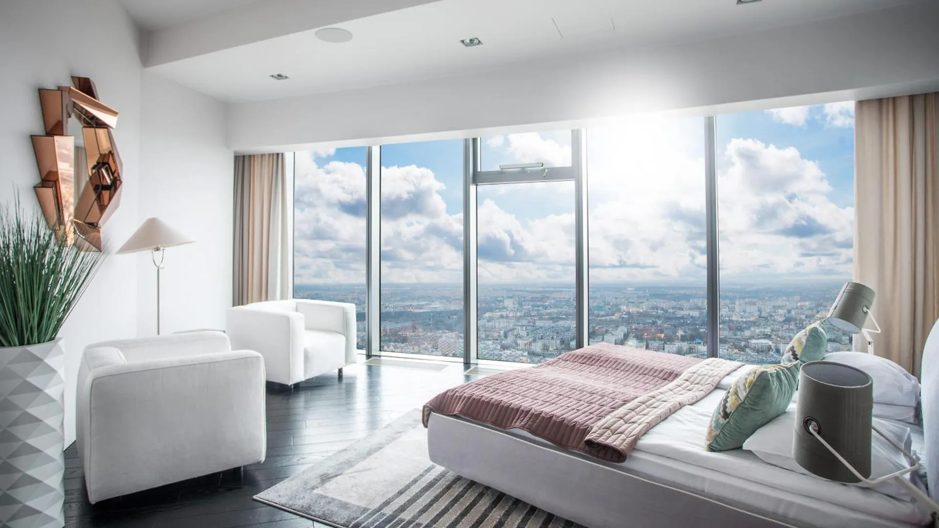 30Th+ Floor Apartments In Sky Tower Вроцлав 0*,  Польша